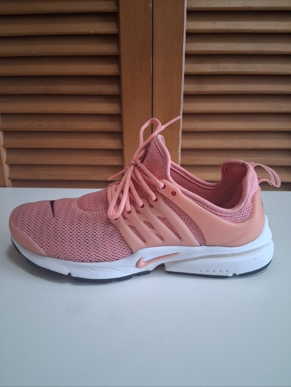 Nike Women's Peach Pink Athletic Sneakers